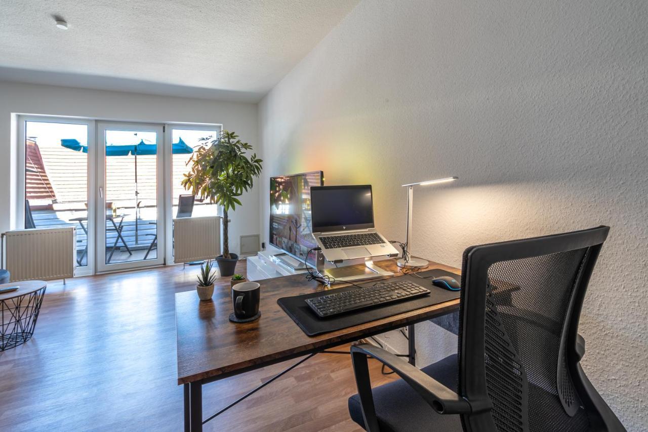 Gemuetliche 2-Zimmer Wohnung - Balkon - Parkplatz - Smart Tv - Arbeitsplatz Friedberg  Exterior foto